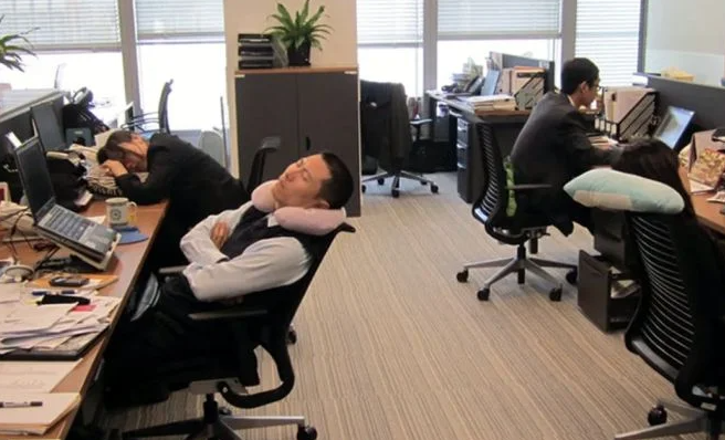 inemuri siesta japonesa en el trabajo para un mejor desempeño de tus funciones